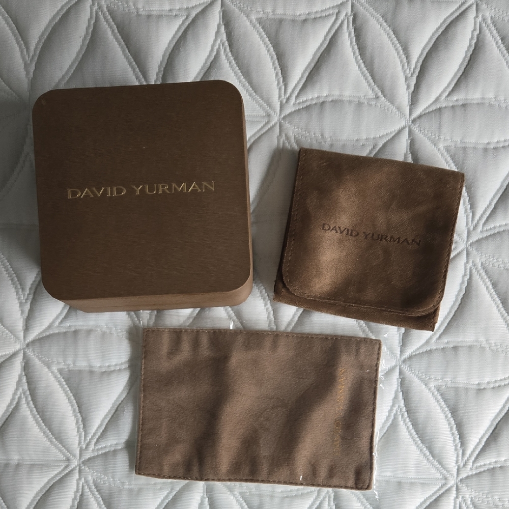 David Yurman Tan Jewelry Box Medium with Pouch and Cleaning Cloth